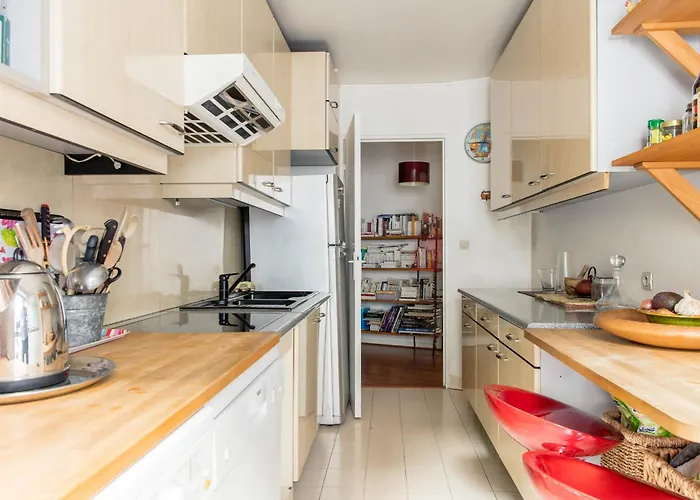 3 Quiet And Bright 파리