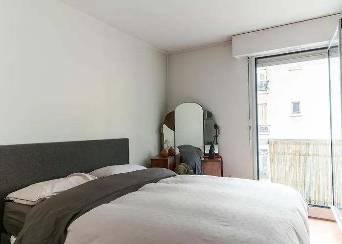 3 Quiet And Bright 파리